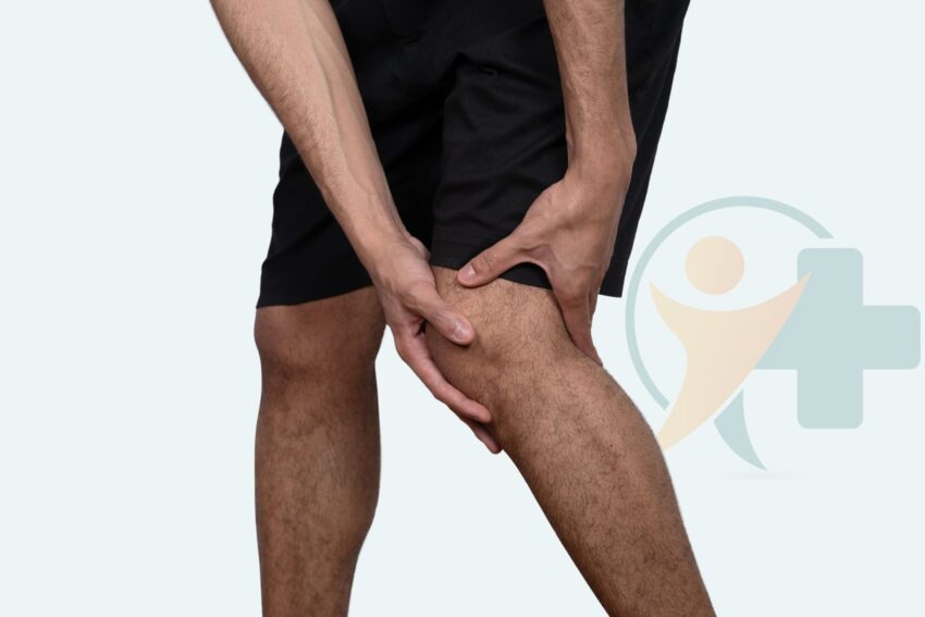 Persoon houdt hun knie vast in ongemak, symbool voor botzwakte en kwetsbaarheid door osteoporose.